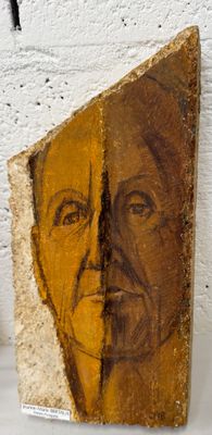 un tableau représentant un homme et une femme accroché au mur