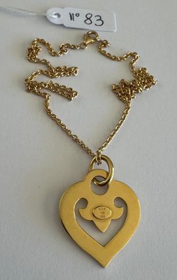 Chaîne en or jaune maille Forçat, soutenant un pendentif " C…