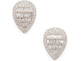une paire de boucles d'oreilles en diamant et or blanc
