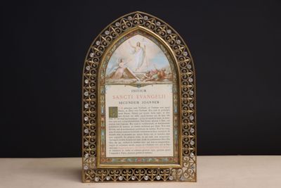 une plaque sur laquelle figure l'image d'un cygne