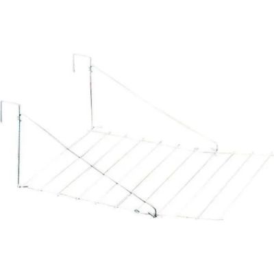 un dessin représentant une étagère sur laquelle sont suspendus des vêtements