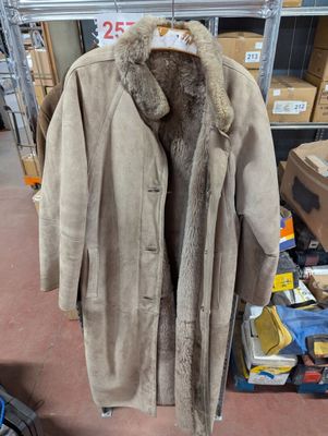 2 manteaux en fourrures - Photo 1