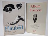 deux livres posés côte à côte sur une table