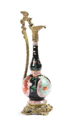 CHINE VASE en forme d'aiguière en porcelaine émaillée polych…