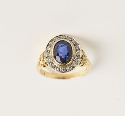 Bague ovale en saphir et diamant