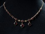 gros plan d'un collier sur un mannequin mannequin mannequin mannequin mannequin mannequin mannequin mannequin mannequin