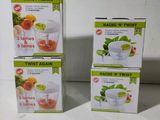 trois cartons de mixeurs posés les uns à côté des autres sur une table