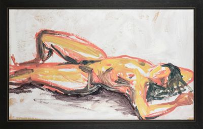 une image représentant une femme nue allongée sur le sol