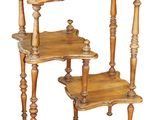 une image représentant une table en bois avec trois étagères de chaque côté