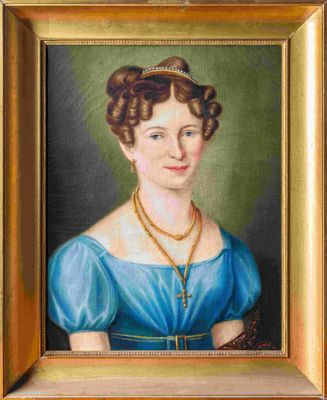 tableau représentant une femme en robe bleue portant un collier en or