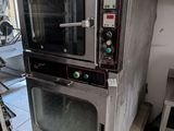 deux fours superposés dans une cuisine