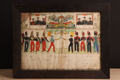 une vieille photo encadrée représentant un groupe d'hommes en uniforme