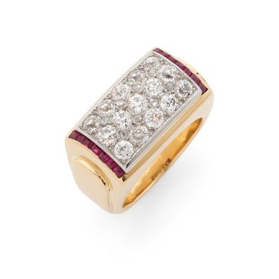 ANNÉES 1950 BAGUE retenant un partie courbe avec trois ligne…