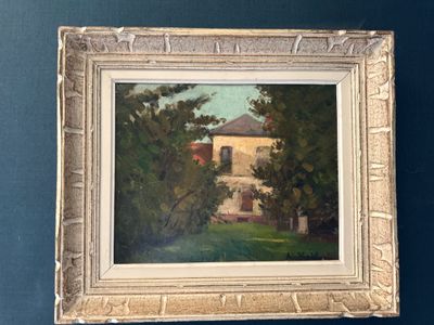 une peinture à l'huile représentant une maison dans un champ, avec des arbres au premier plan