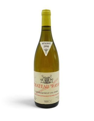 la bouteille de vin blanc est posée sur la table