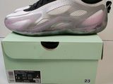 La Nike Air Max 95 se trouve dans une boîte posée sur une surface blanche