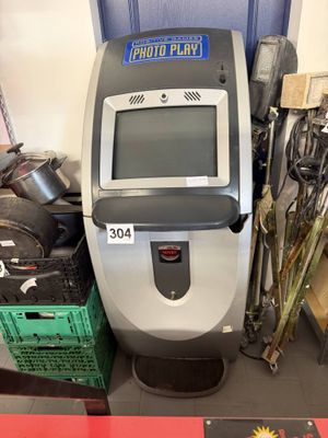 a machine that is sitting on a table in a room