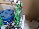 plein de fils qui traînent par terre
