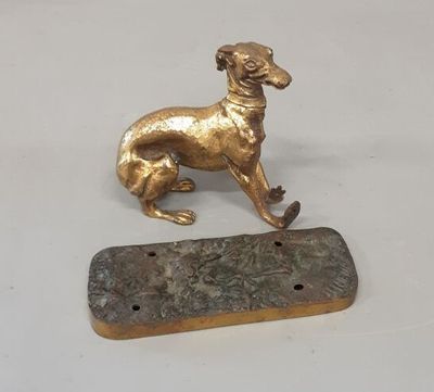 PJ MENE : "lévrier". Sujet en bronze doré sur socle en bronz…