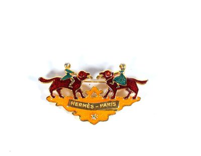 deux badges représentant deux hommes à cheval avec les mots hermes paris