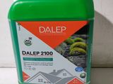 un gros plan sur un gallon de liquide Dalep posé sur une table