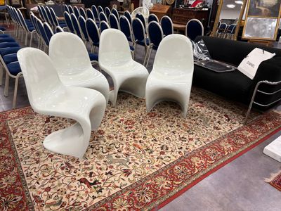 d 'après Verner PANTON (1926-1998) lot de quatre chaises bla…