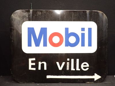un panneau indiquant « Mobil en ville » avec une flèche pointant vers la droite