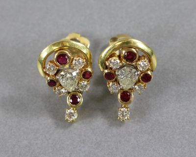 Paire de CLIPS d'oreille en or jaune, ornés chacun de quatre…