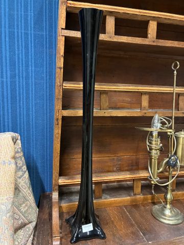Vase soliflore en verre noir. H 78 cm