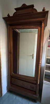 Armoire à glace en pitchpin à colonnes détachées ouvrant par…