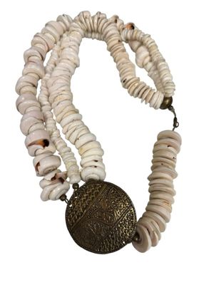 CESAREE Très important collier triple rang en céramique et m…