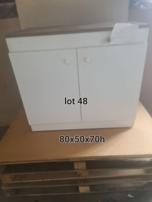 Meubles bas de rangement avec plateau effet bois, dimensions…