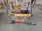une image représentant une machine posée sur un chariot