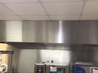 1 hotte inox moteur fonctionnel. Retrait sur RV  sur le secteur DINAN;