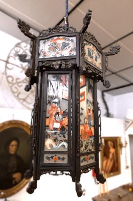 Grand Lustre Chinois en Bois Noirci et Plaques en Fixé sous …