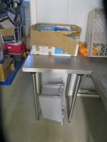 3 TABLES en inox et 1 étagère suspendue (photo 3)