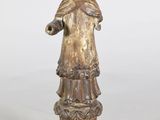 une image représentant la statue d'un homme vêtu d'une robe de moine