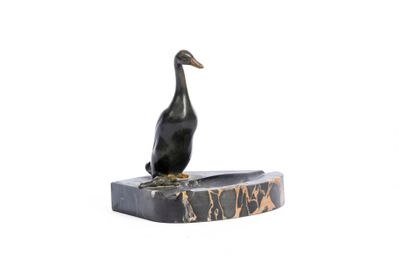 Cendrier en marbre orné d'une grue et grenouille en bronze p…