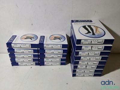 six boîtes de dentifrice sont empilées les unes sur les autres