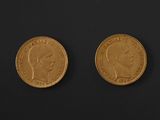 two gold sovereigns, one of which is a sovereign and the other of which is a sovereign