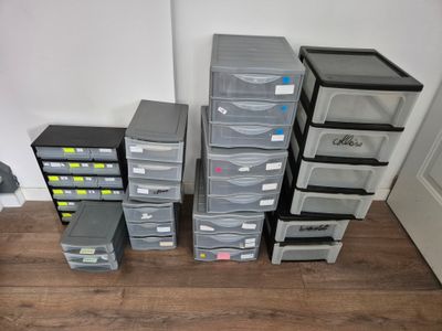 lot de casiers à tiroirs