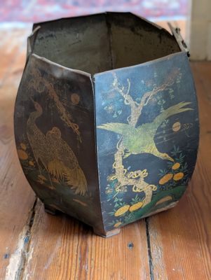 Cache-pot en tôle décor asiatique - Lot vendu sur désignatio…