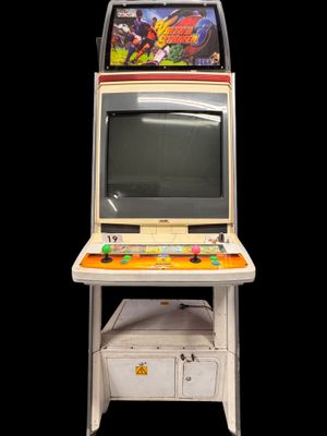 une vieille console de jeux vidéo posée sur un téléviseur