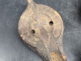 a small piece of wood that has a bird ' s head on it