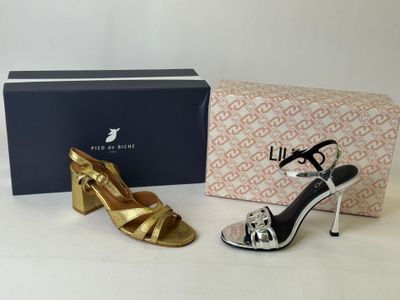 paire de sandales à talons hauts pour femme, dorées et argentées, avec leur boîte