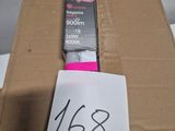 une boîte de brosses à dents avec une étiquette de prix dessus