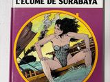 un livre sur lequel figure la photo d'une femme assise dans un bateau