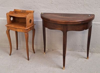 Table demi-lune à plateau portefeuille et chevet en chêne. - Photo 1