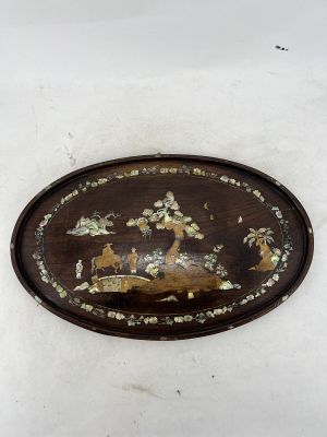 a picture of a plate with a painting on it