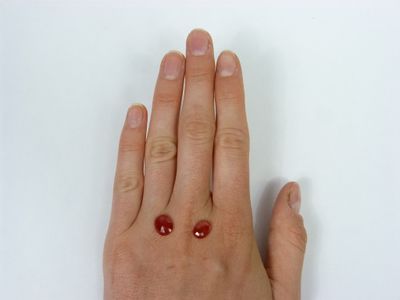 2 saphirs ovales rouges 2.10 cts 9.1x7.1x3.4 n°06050514